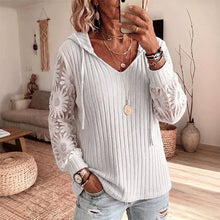 Nemila – Eleganter Strickcardigan MIT Kapuze Und Spitzenbesatz – Weiß