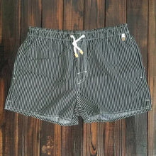 Gestreifte Herren Badeshorts - Modisch und bequem – Schwarz - Weiß