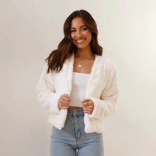 Vera | Damen Kurze Kunstfell Übergangsjacke Offener Kragen – Kunstfell Jacke 2026 – Weiß